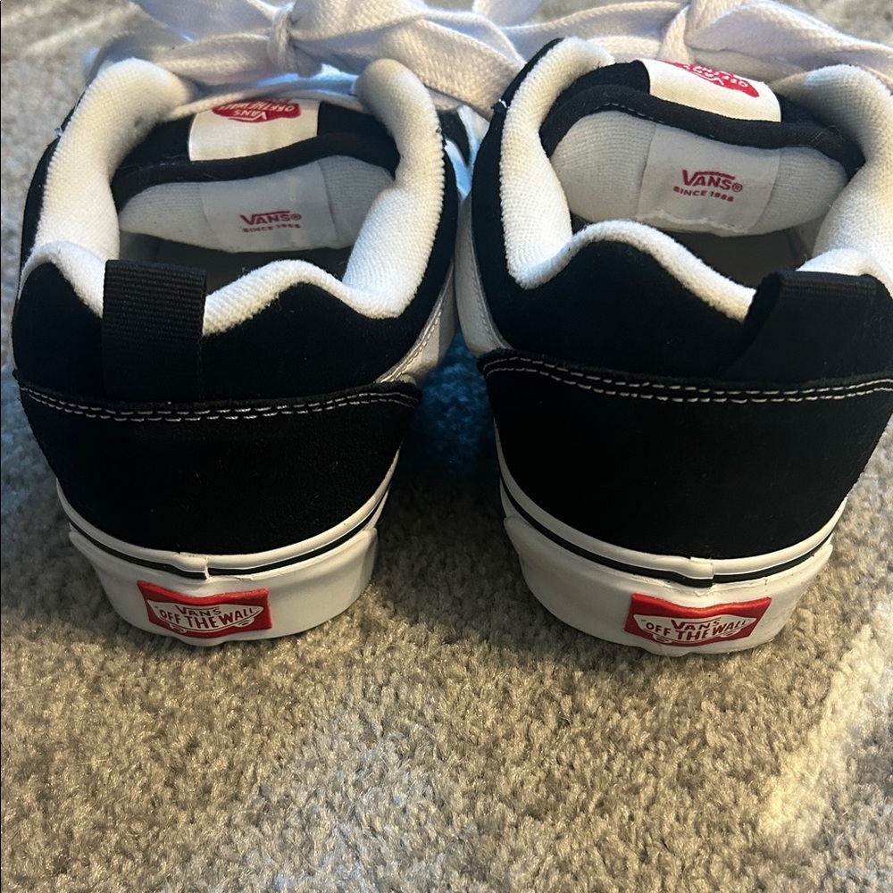 Vans Men 7.5 Women 9 Classic Black and White Sneakers Retro Chunky Knu Skool - Picture 4 of 6